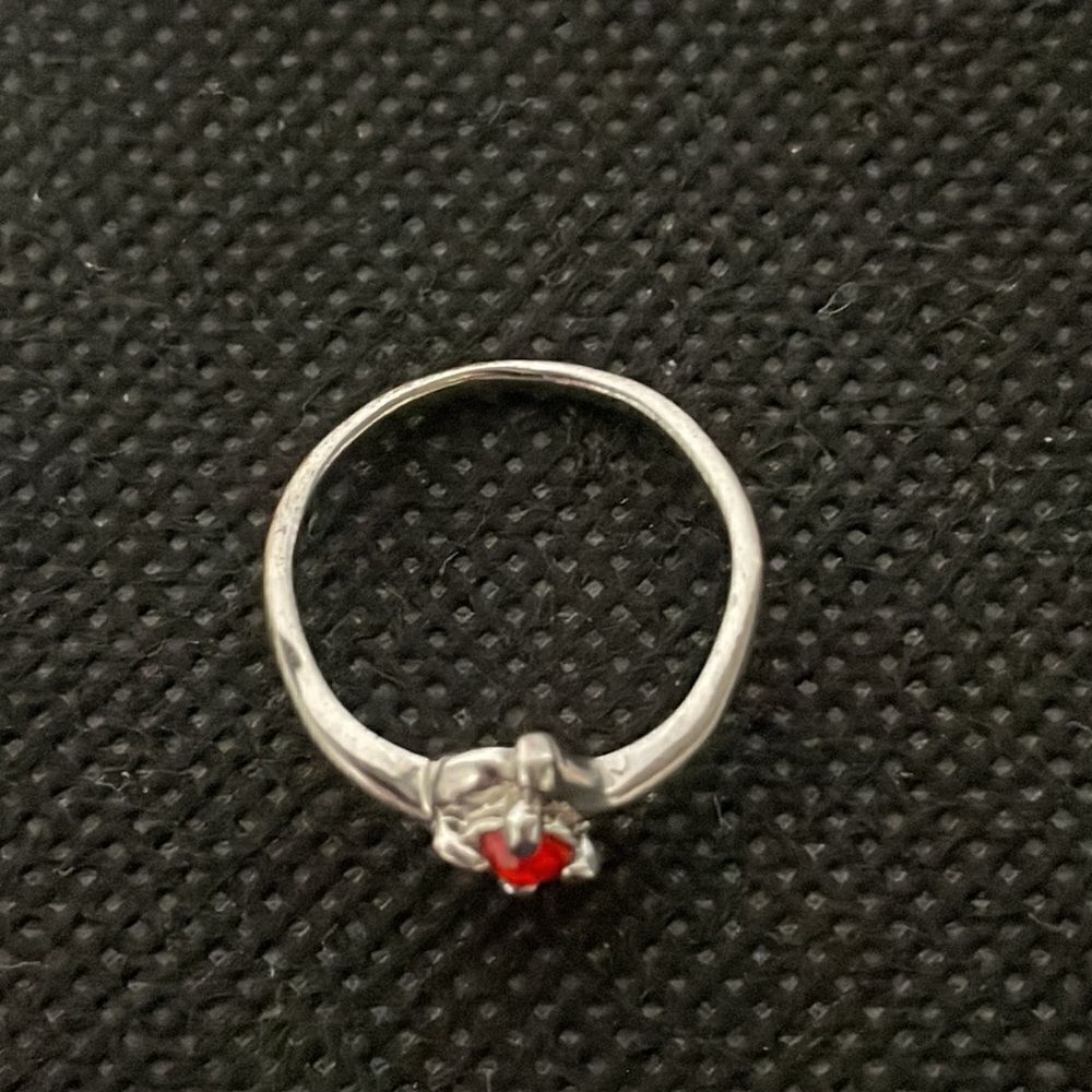 Thin ring with a red gem - Picture 2 of 6